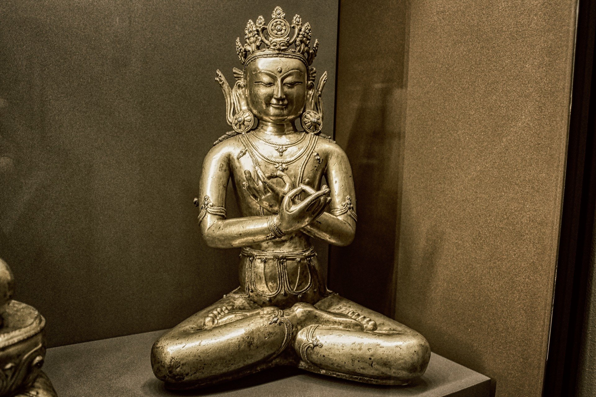 Buddha Skulptur im Lotus
